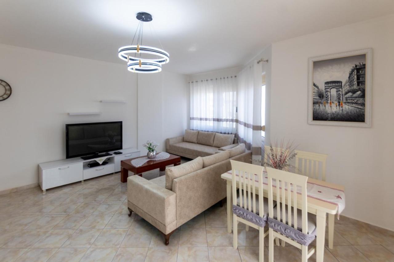 Spacious 2 Bedroom Apartment In Durres Beach Buitenkant foto