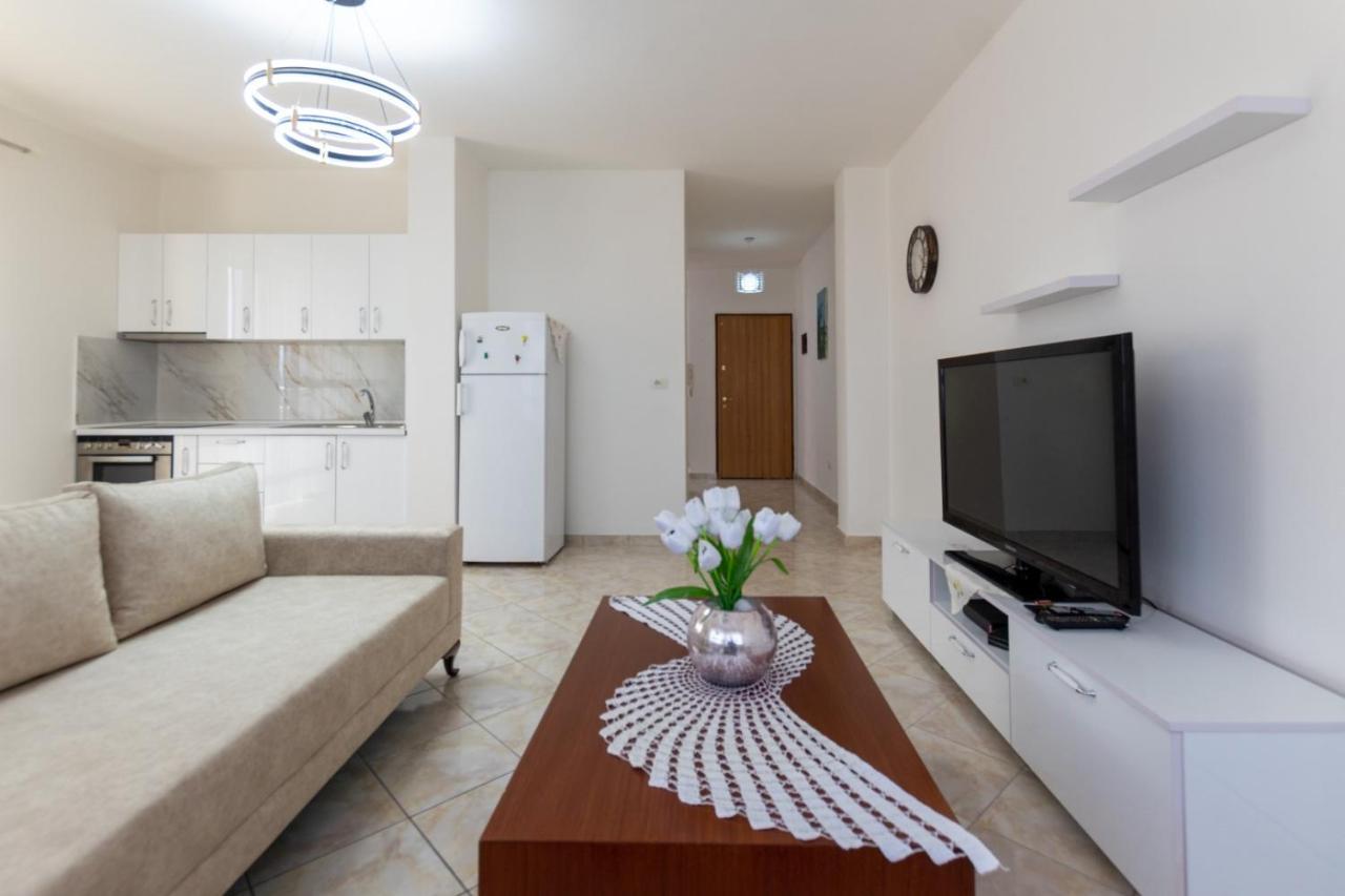 Spacious 2 Bedroom Apartment In Durres Beach Buitenkant foto