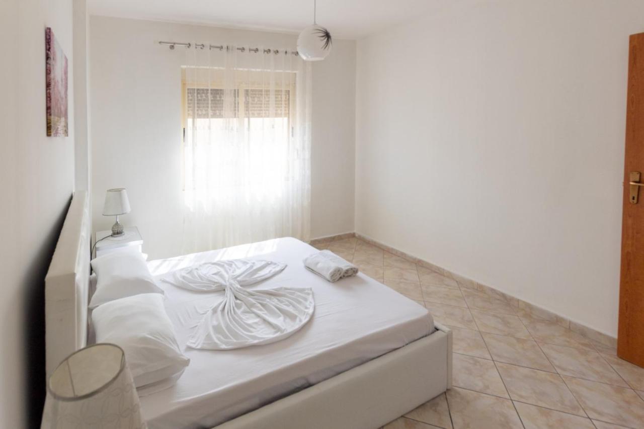 Spacious 2 Bedroom Apartment In Durres Beach Buitenkant foto